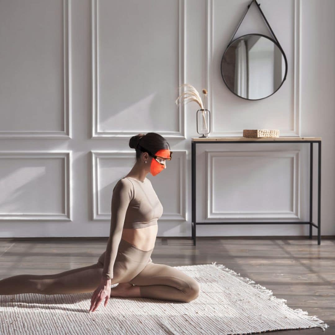 Los dispositivos de luz de los dermatólogos para cuidar la piel que puedes utilizar en casa