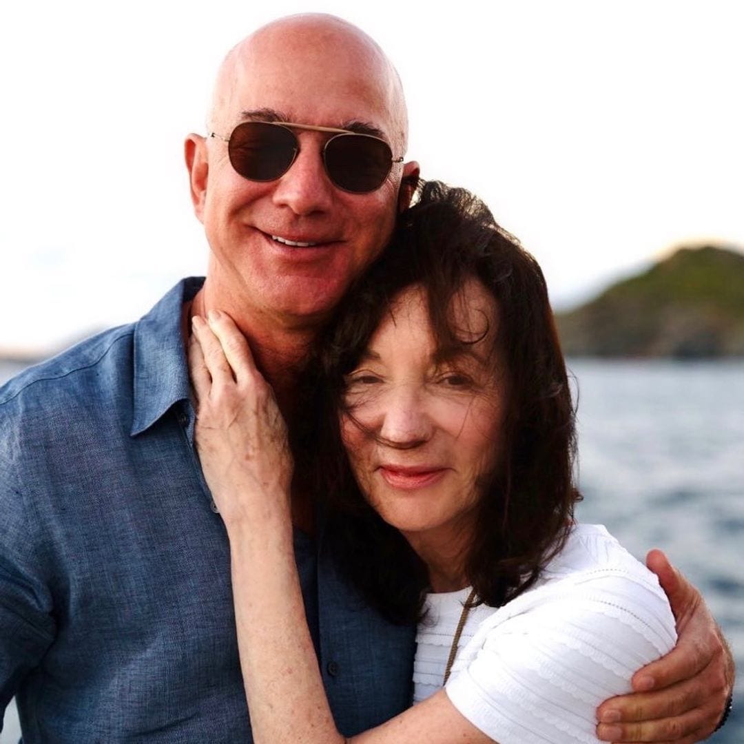 A pocas semanas de su boda, Jeff Bezos recibe un duro golpe familiar: la muerte de su madre