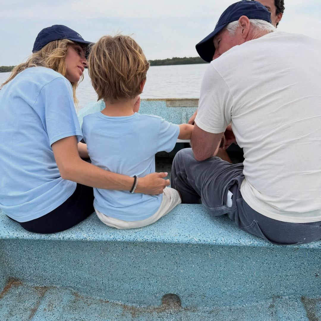 Alejandra y Richard Gere, junto a uno de sus hijos pequeños