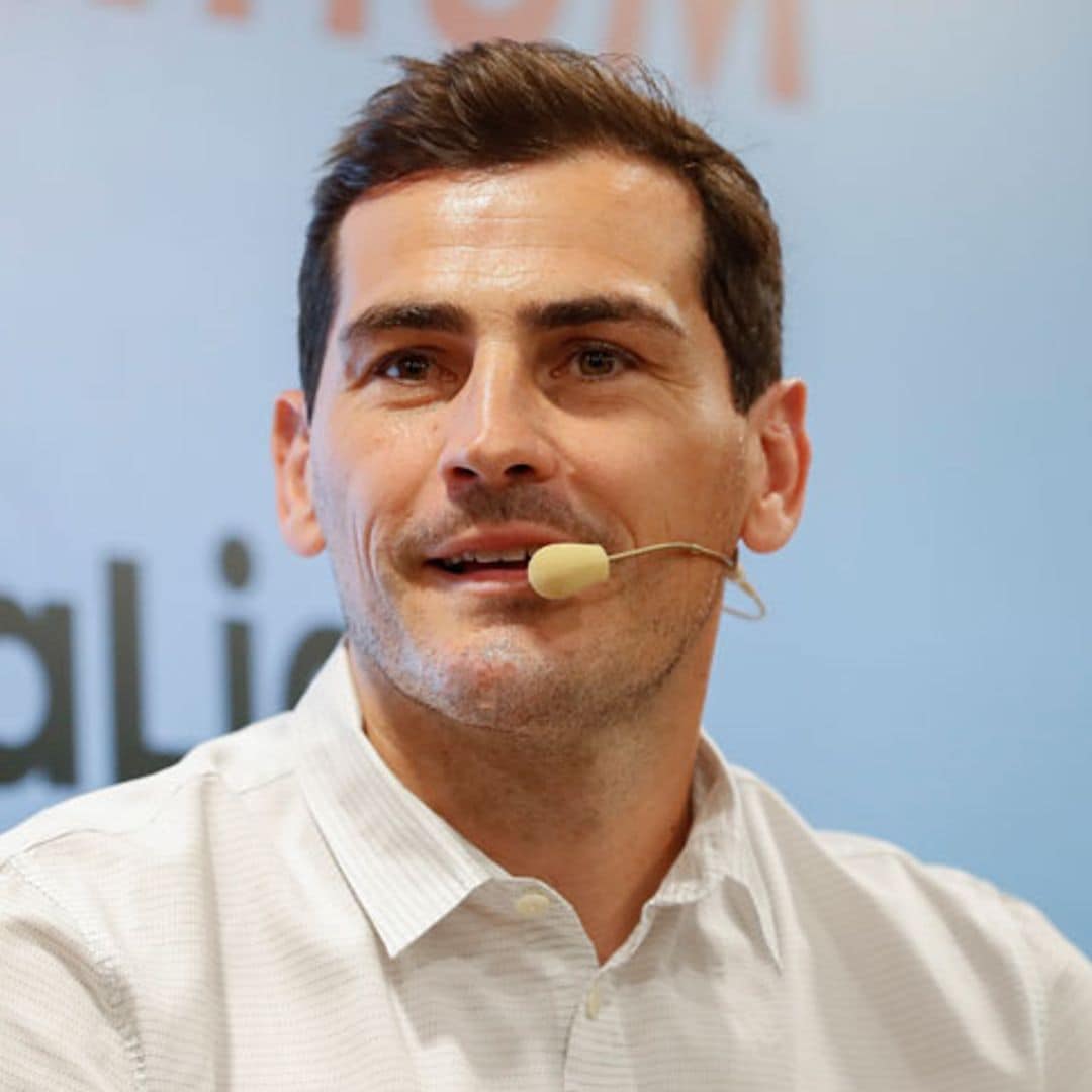 Iker Casillas revoluciona Twitter poniendo en duda la llegada del hombre a La Luna