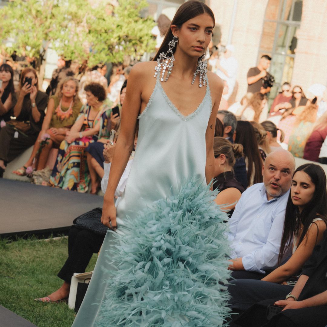 Hablamos con las diseñadoras de Isabel Sanchís tras su desfile en Madrid: "Esta colección está hecha para recordar que la moda es un instrumento para comunicar valores e identidad"