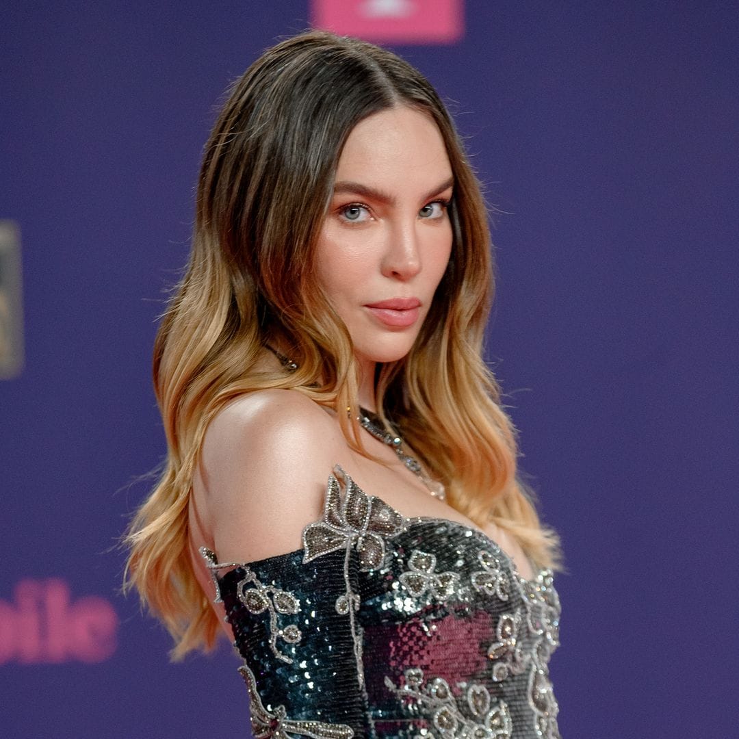 En pleno otoño, Belinda impacta en bikini junto a Sebastián Yatra