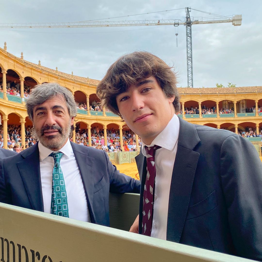 Un retrato padre e hijo de Juan del Val con su hijo Pau