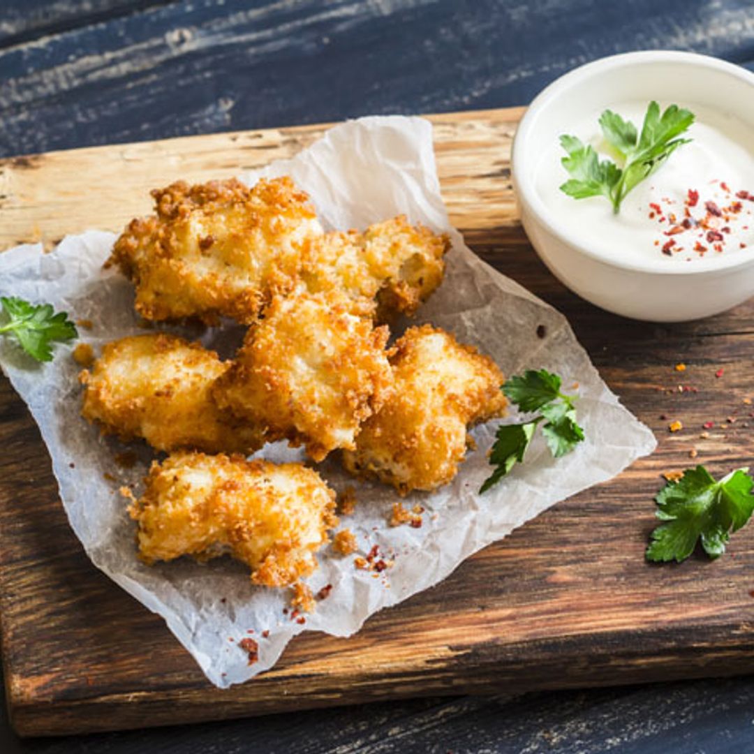 'Nuggets' de pescado con mayonesa al ajo