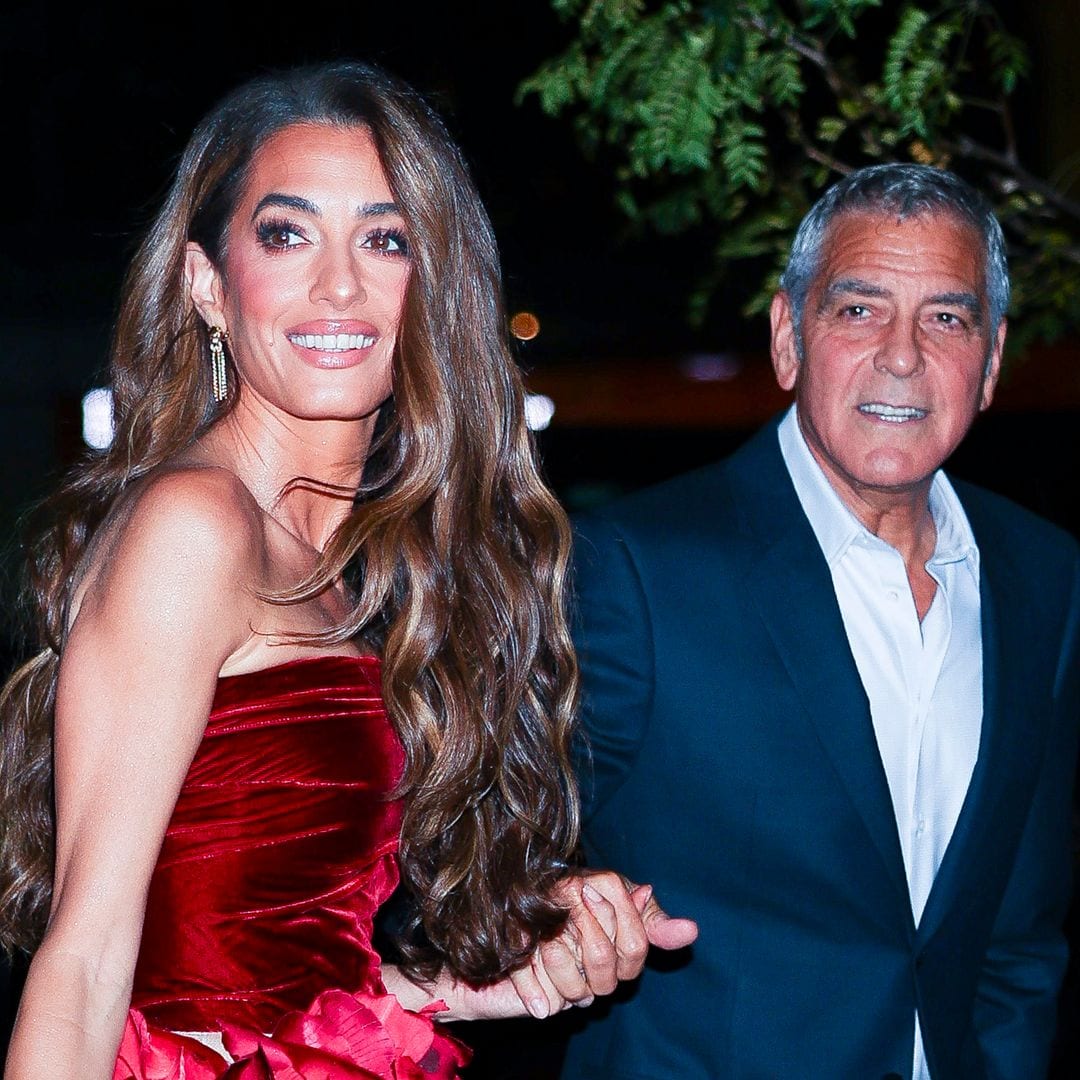Amal Clooney brilla con un minivestido rojo en el New York Film Festival