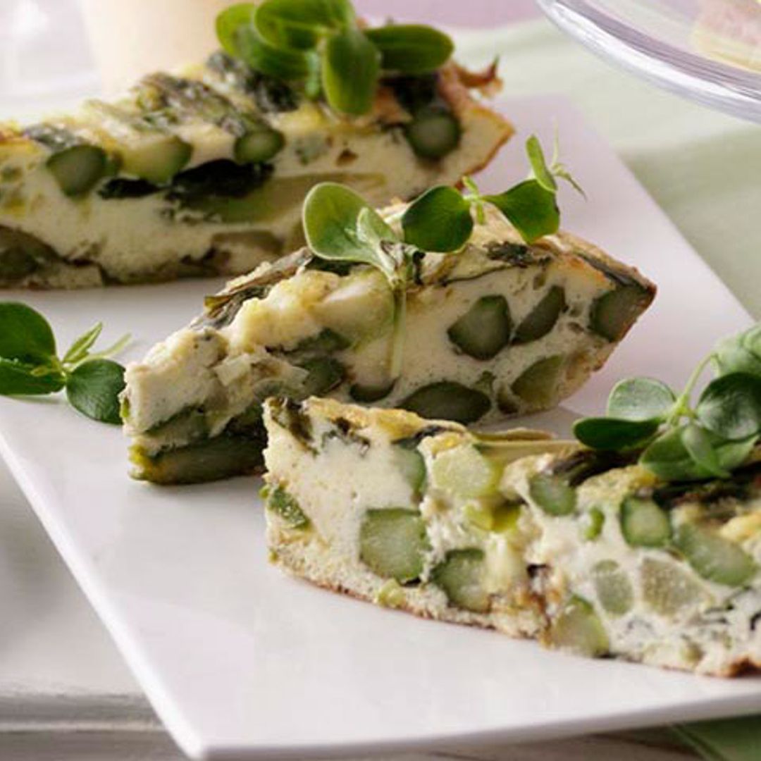 Tortilla de espárragos verdes con crema agria