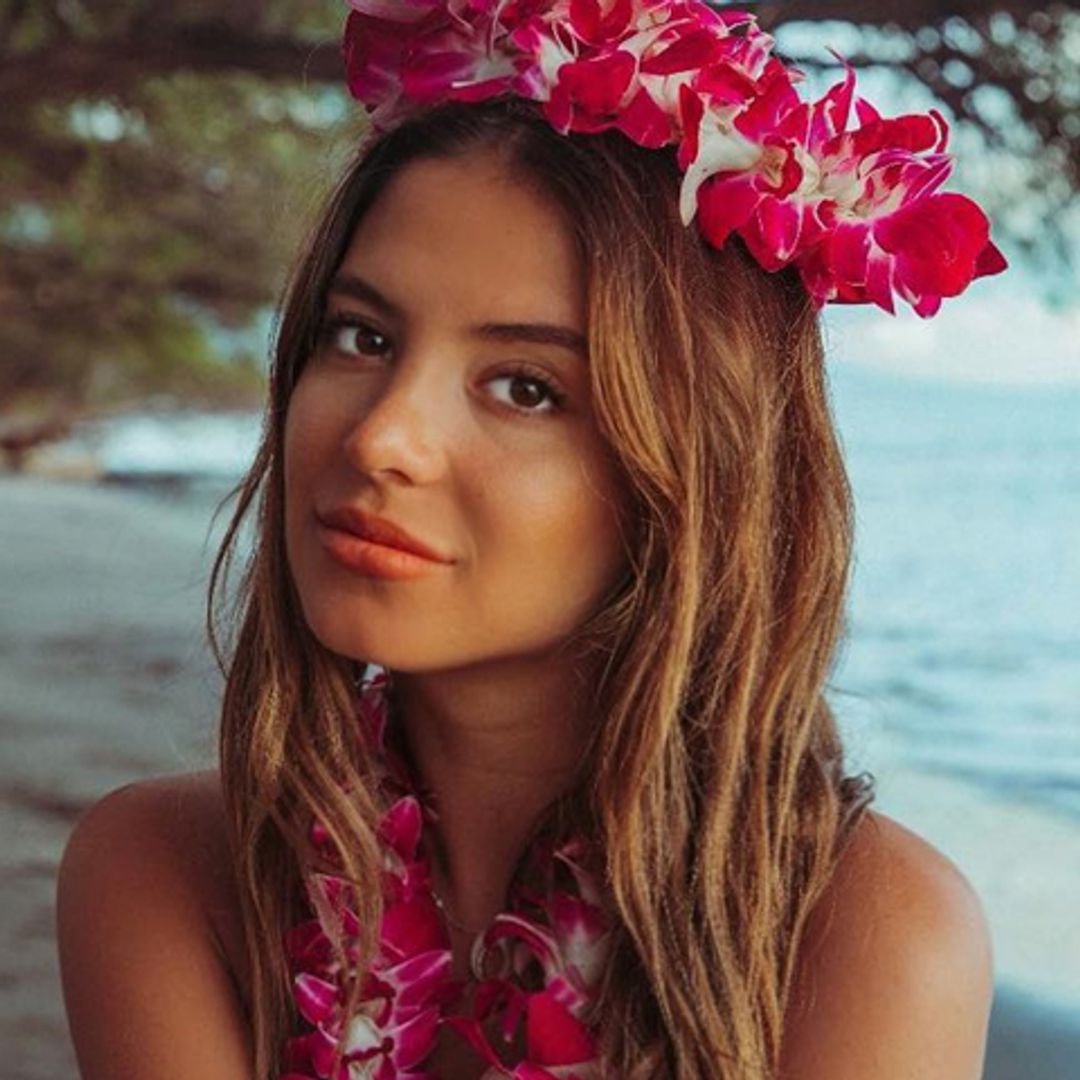 Sarah Kohan, novia de Chicharito, presume de tripita y da un giro a sus redes sociales