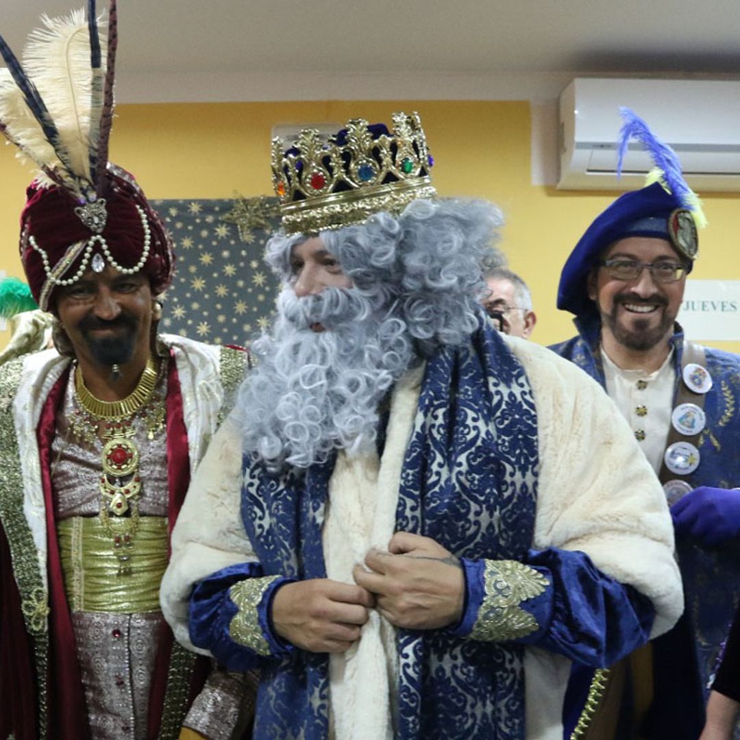 ¿Quién se esconde tras la barba del rey Mechor? Es cantante, tiene el 'corazón partío' y ha revolucionado Cádiz con su visita