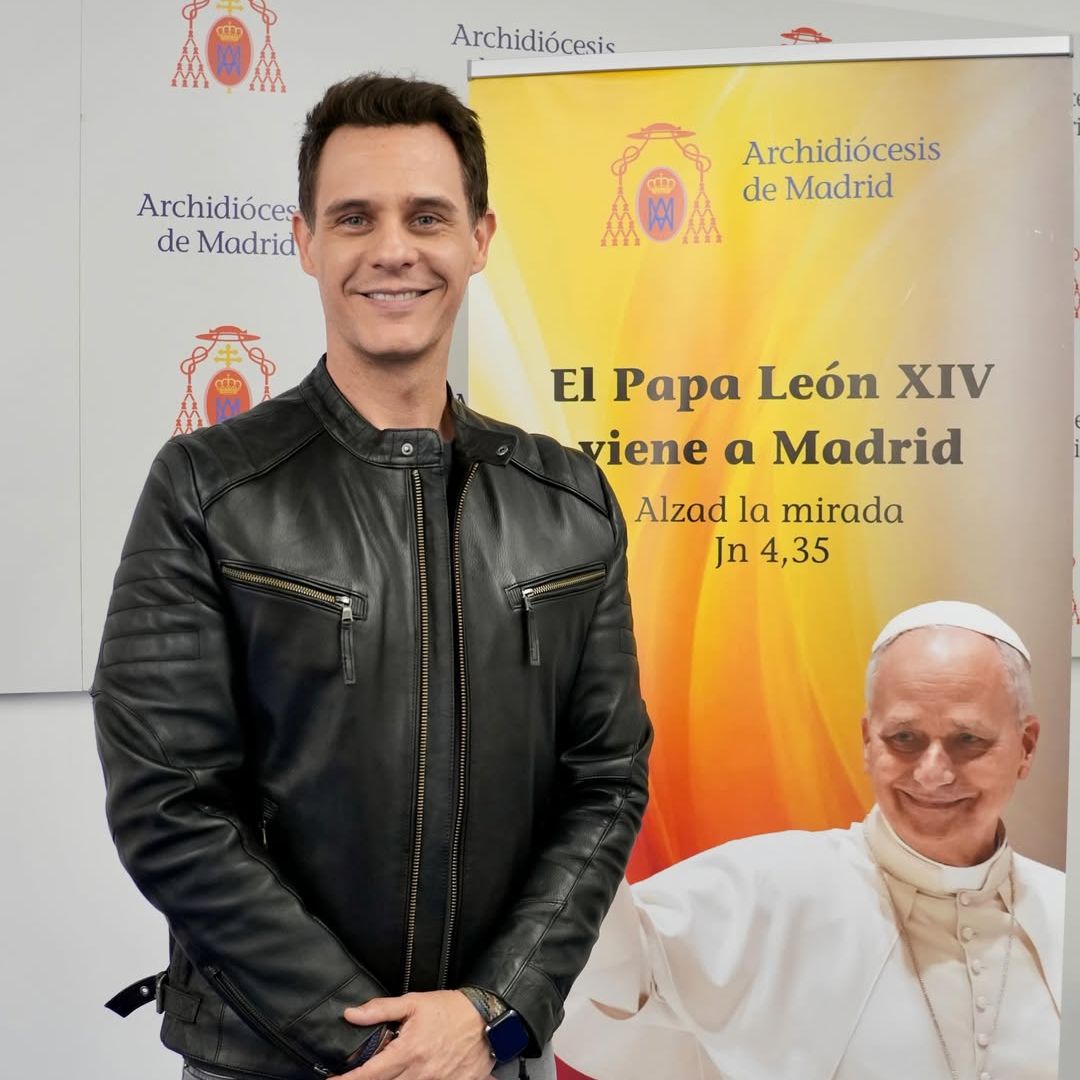 Christian Gálvez recibe la confirmación junto a Patricia Pardo antes de presentar el evento del Papa León XIV en el Bernabéu