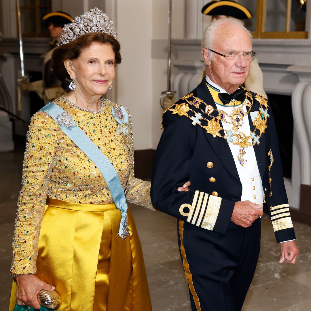 El rey Carlos Gustavo recibe un regalo histórico de más de 300 años con la princesa Victoria como testigo