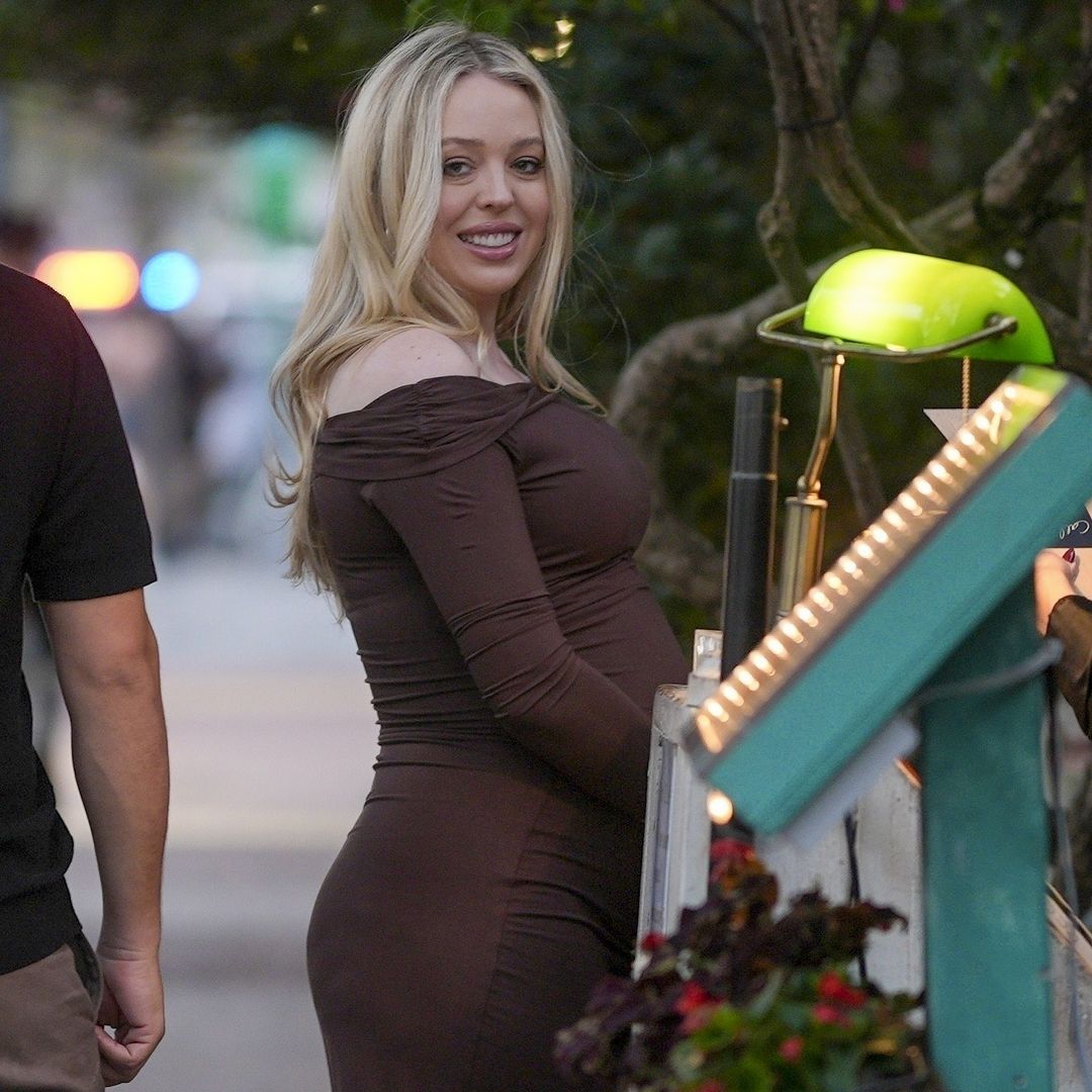 Tiffany Trump presume su 'baby bump' con 'look' veraniego en Miami