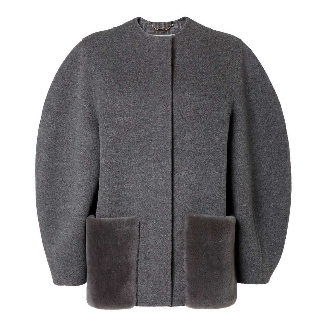 Chaqueta de lana gris (3.600, €), de Fendi