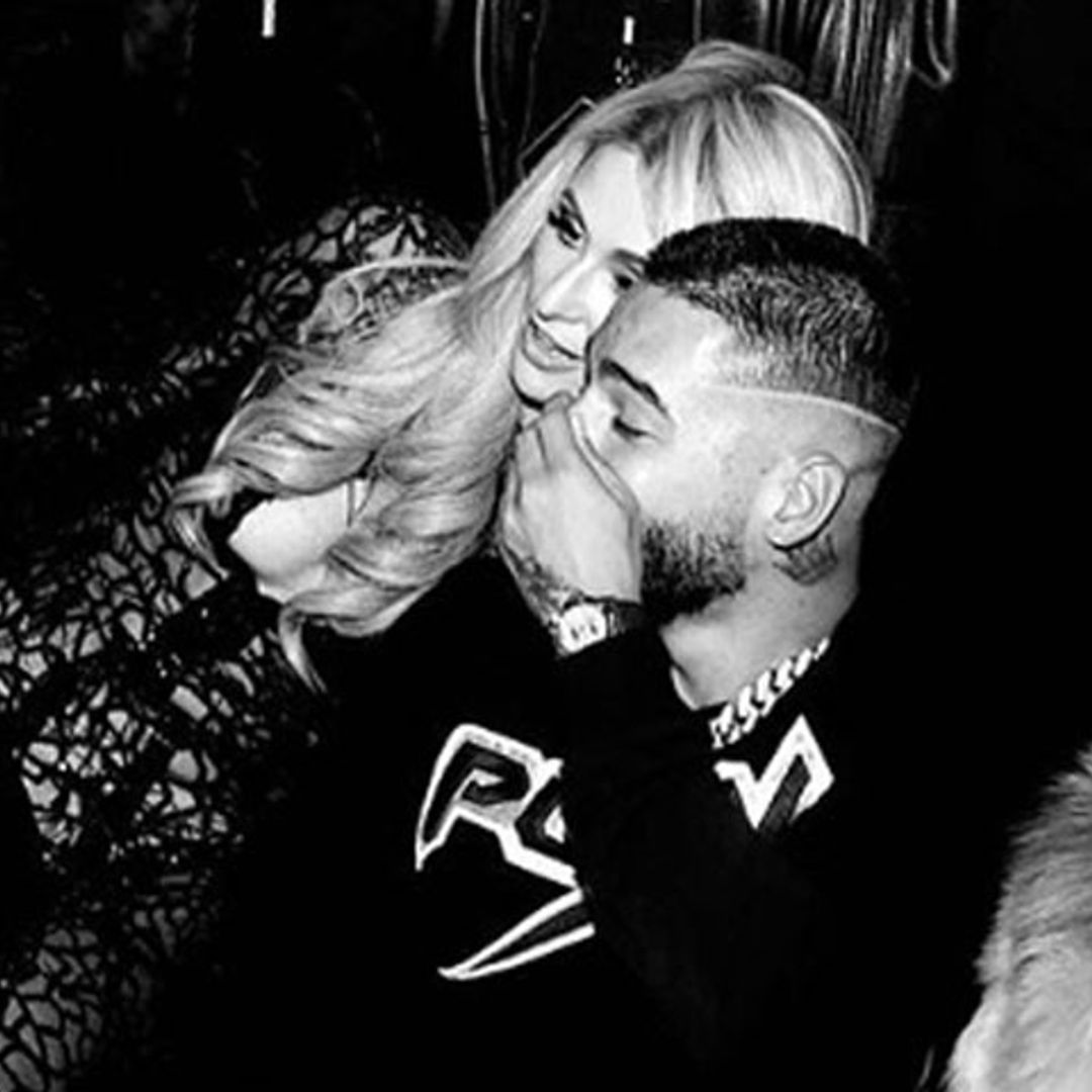 ¿Qué hace Maluma contándole secretos al oído a Paris Hilton?