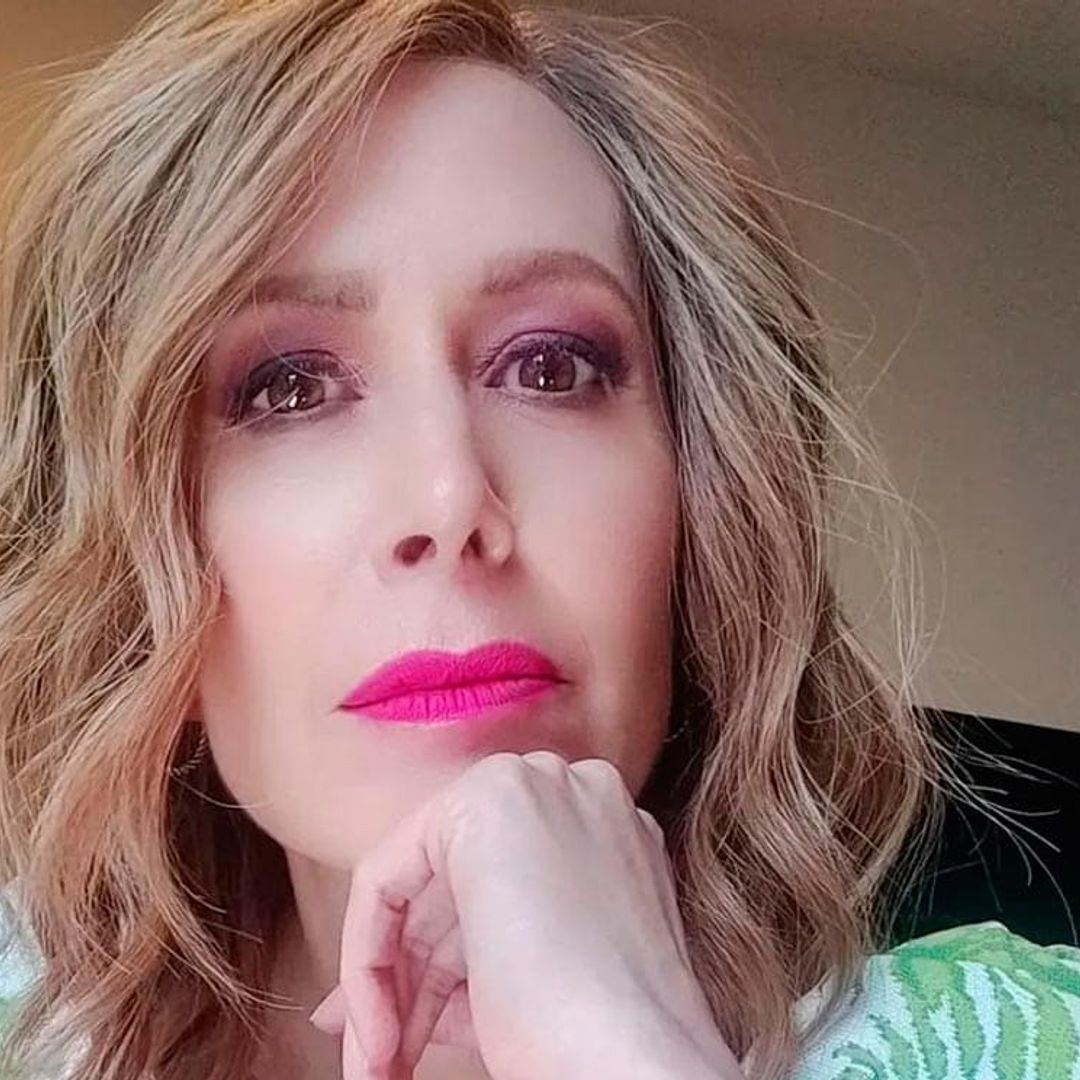 'El pelo es un accesorio', Marta Guzmán se quita la peluca en su programa de televisión
