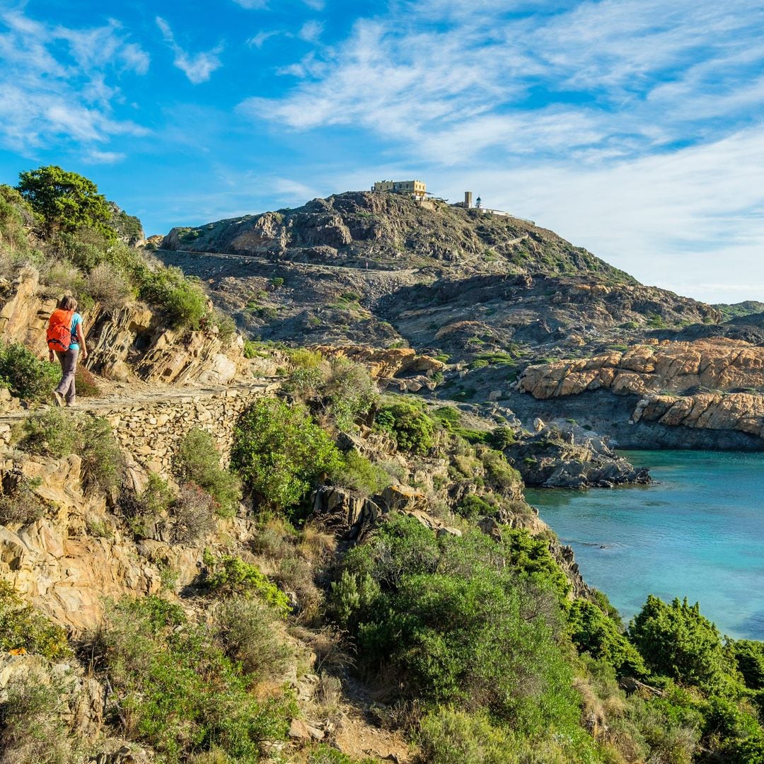 Cuadros de verano: casas, pueblos y paisajes que sirvieron de lienzo a cinco artistas españoles