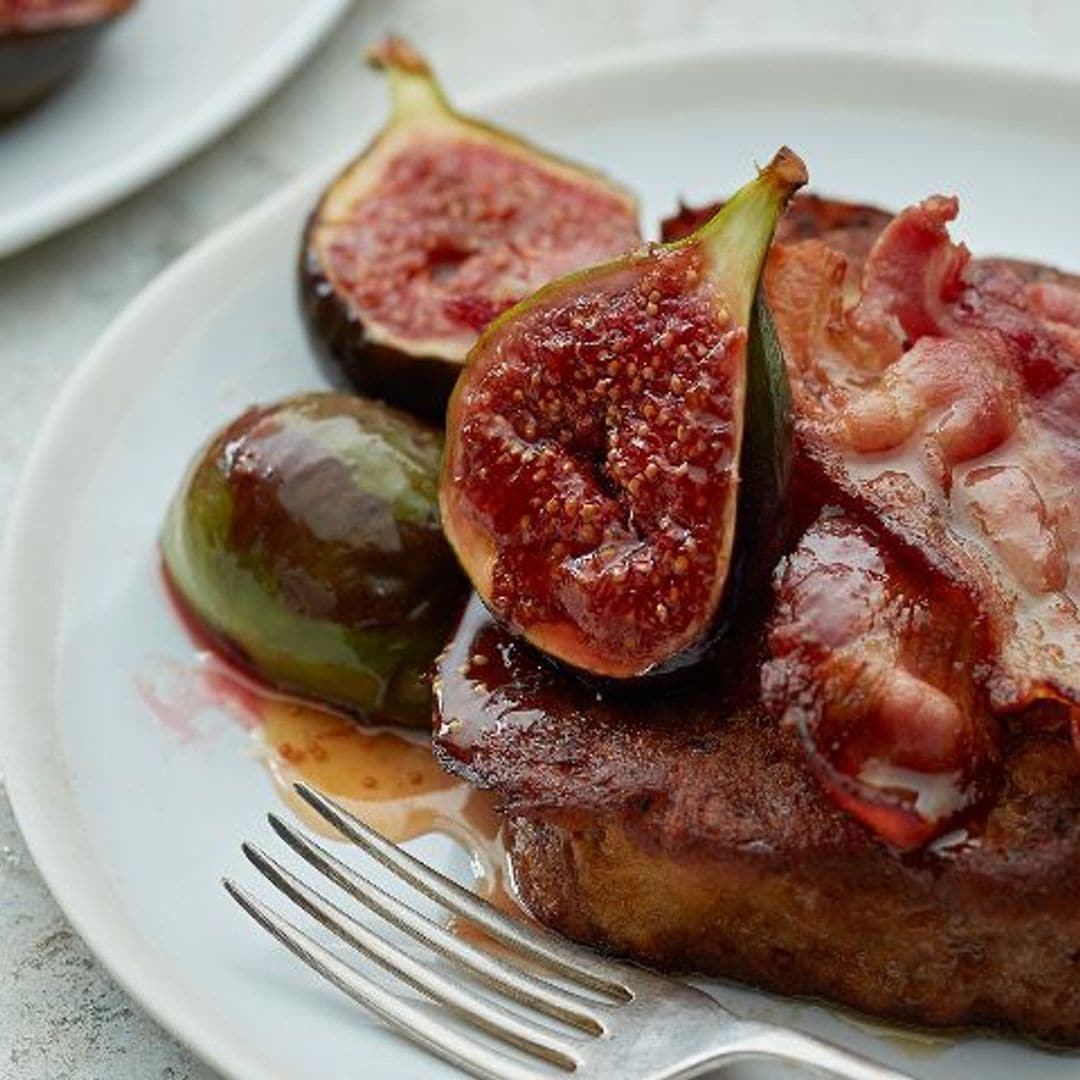 Tostadas 'brioche' con higos, beicon y jarabe de arce