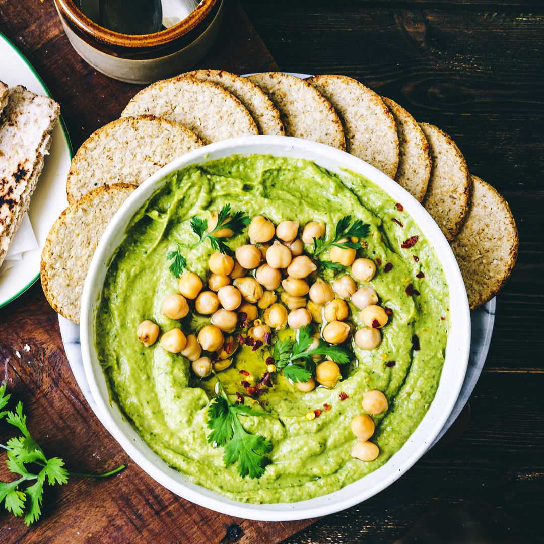 Hummus + aguacate: un aperitivo vistoso, rico y saludable