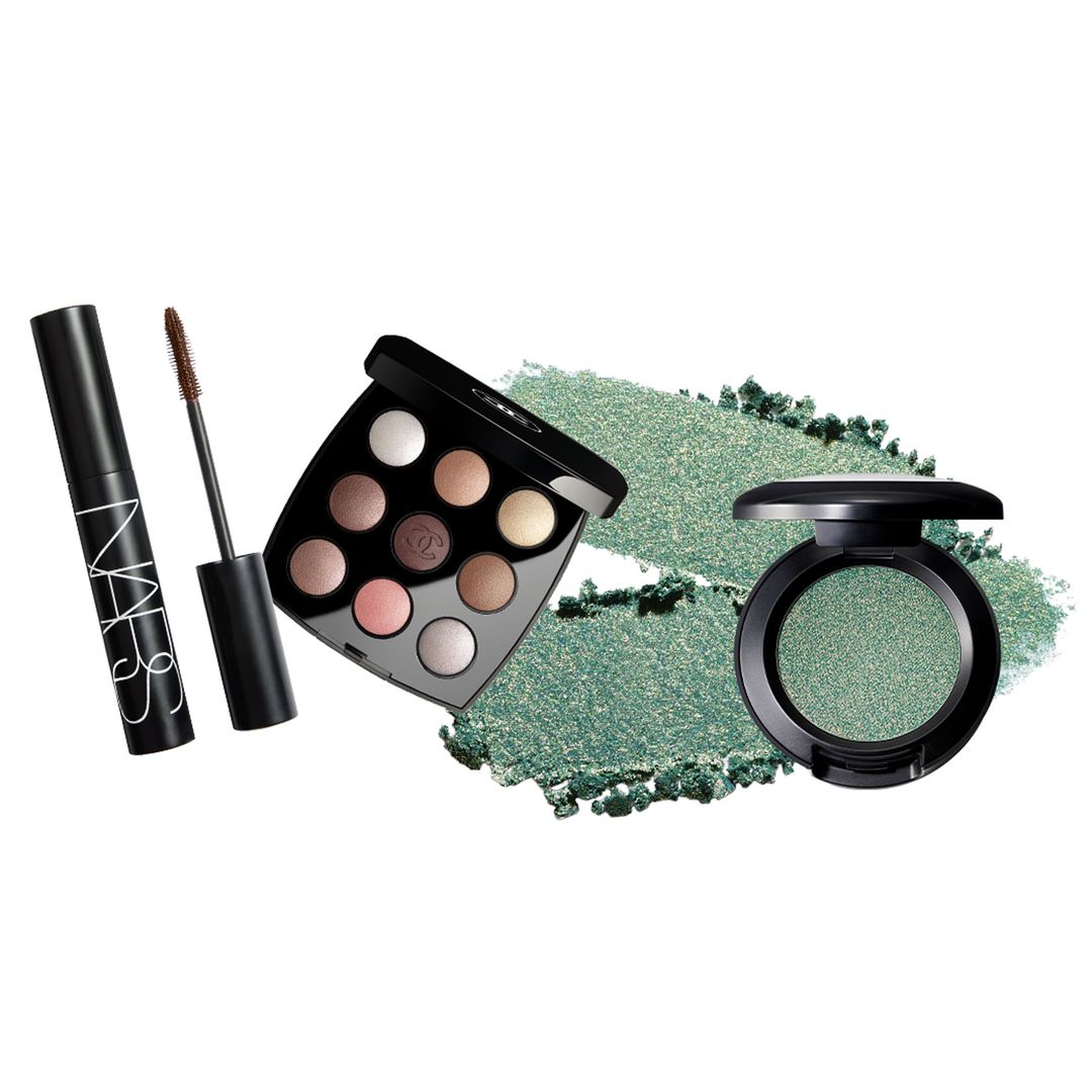Máscara marrón: Notorious Mascara (33 €), de Nars. 
Paleta de sombras: Les 9 Ombres (120 €), 
de Chanel. Sombra: Glitter Single Compact (27  €), de M.A.C.