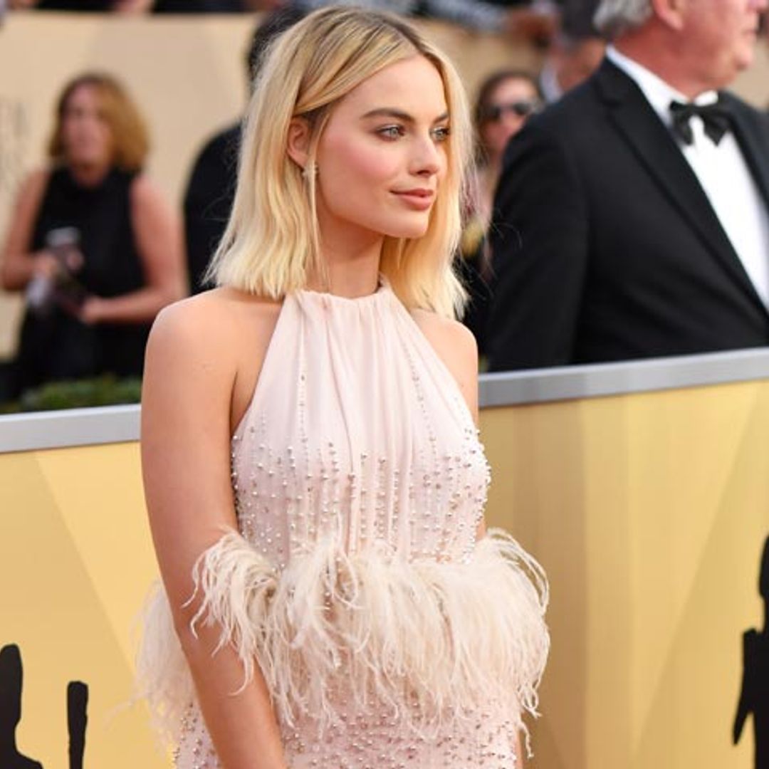 Rosa, plumas y 'sneakers'... ¿Quién ha llevado qué en los SAG Awards?