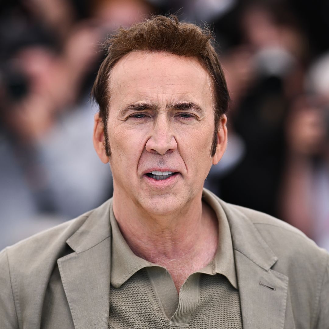 Nicolas Cage (62), irreconocible en una de sus escasas apariciones sobre la alfombra roja junto a su mujer, 30 años más joven
