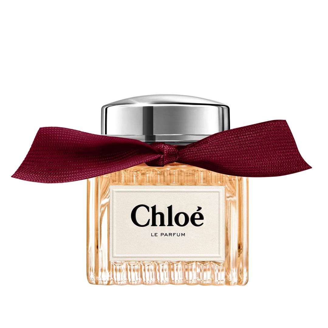 Su icónica rosa empolvada se intensifica en la versión Chloé Le Parfum (176 €), de Chloé