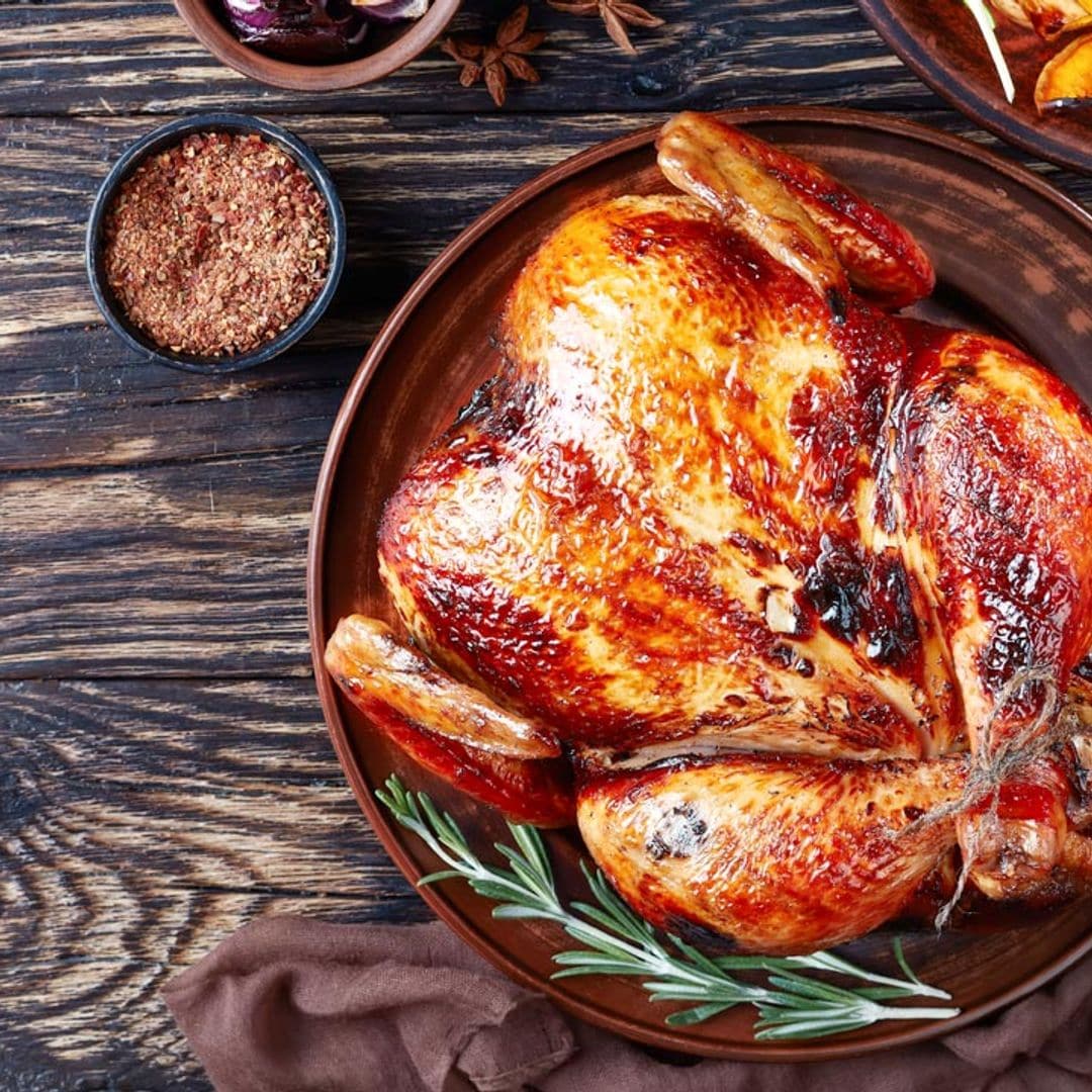 Pollo al horno jugoso y crujiente: 10 recetas que no fallan