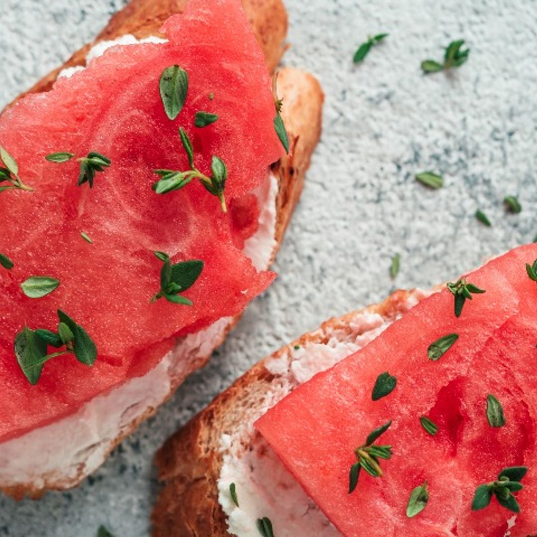 Tostadas de sandía y queso crema
