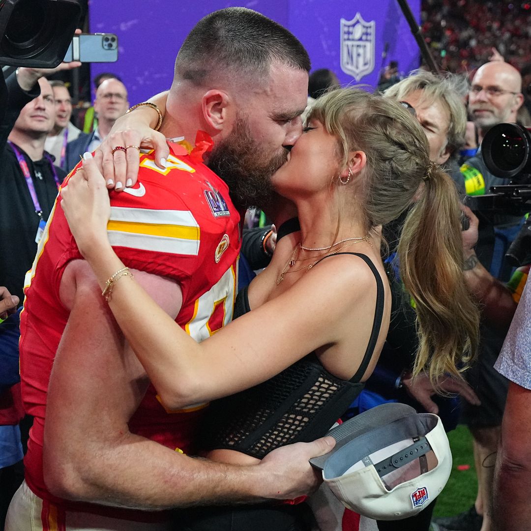 Taylor Swift y su novio Travis Kelce en la final de la Super Bowl
