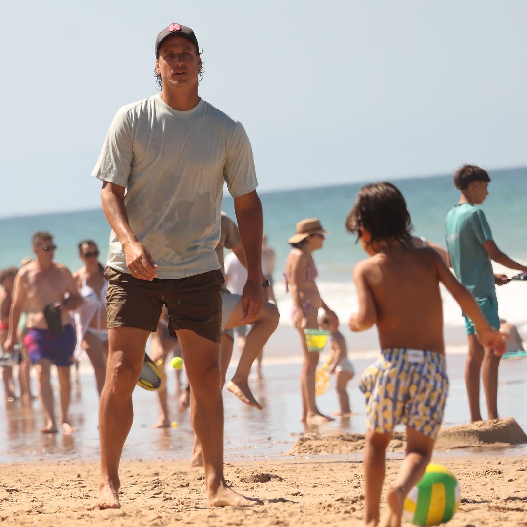 Padre e hijo disfrutan juntos de todo tipo de deportes, más allá de su pasión por el tenis, Feliciano también juega a la pelota junto al pequeño 