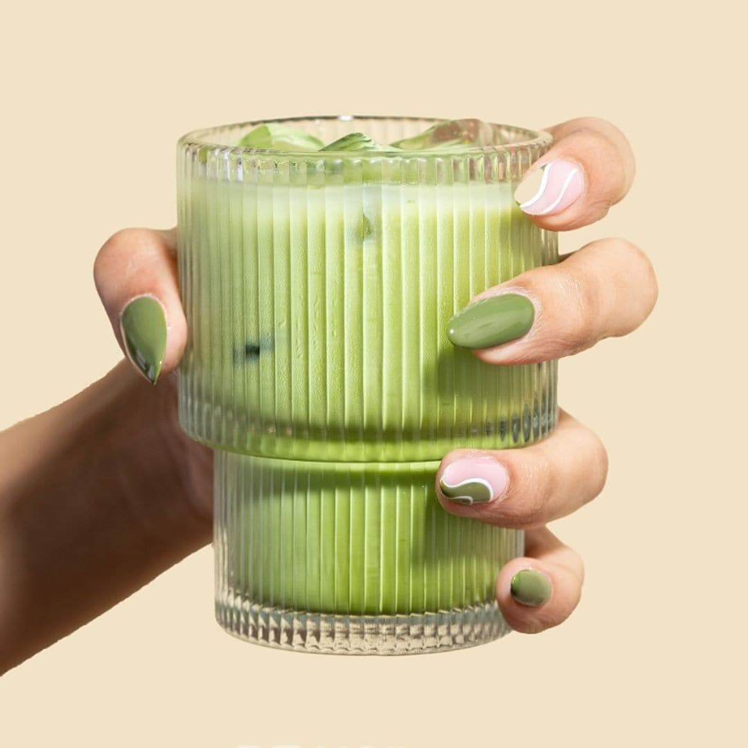 Las uñas color té matcha marcarán el verano y estos 8 diseños lo demuestran