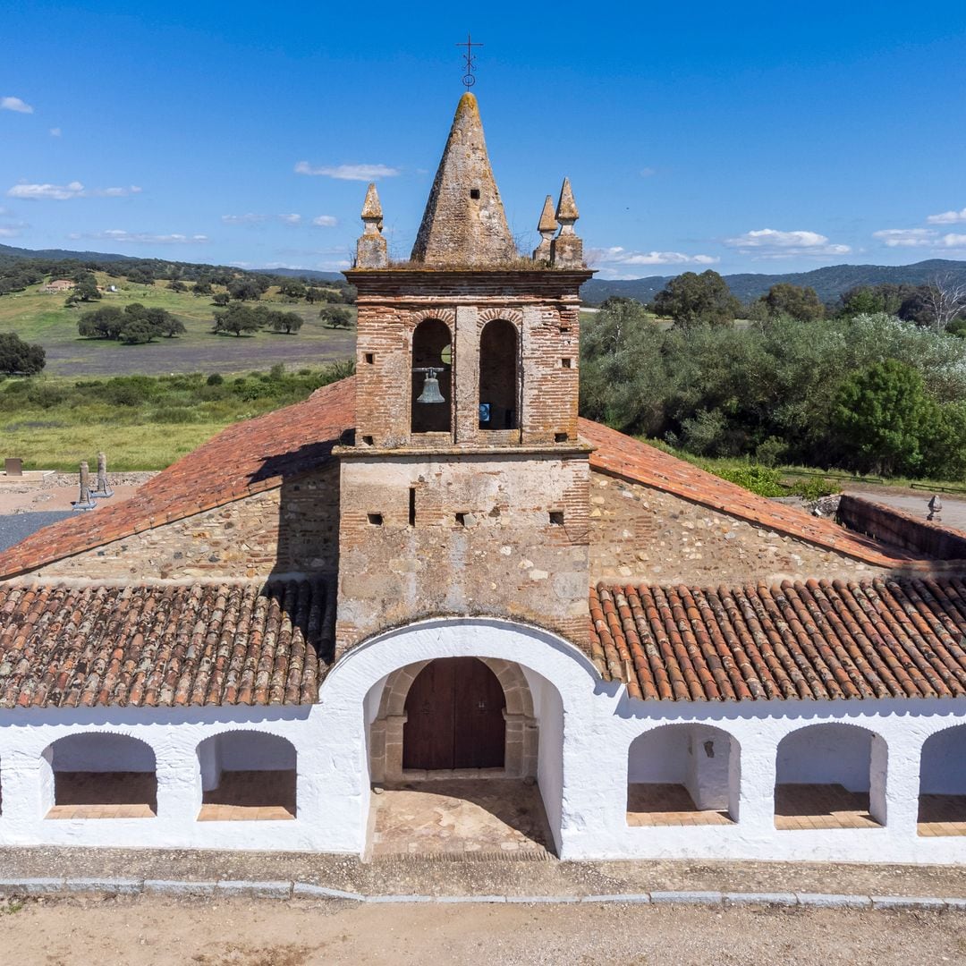 Ermita de San Mamés junto a las ruinas de la ciudad hispanoromana de Turobriga, Huelva