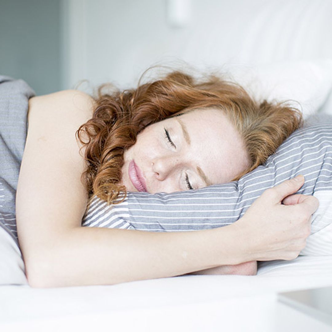 Así debes dormir si te duele la espalda