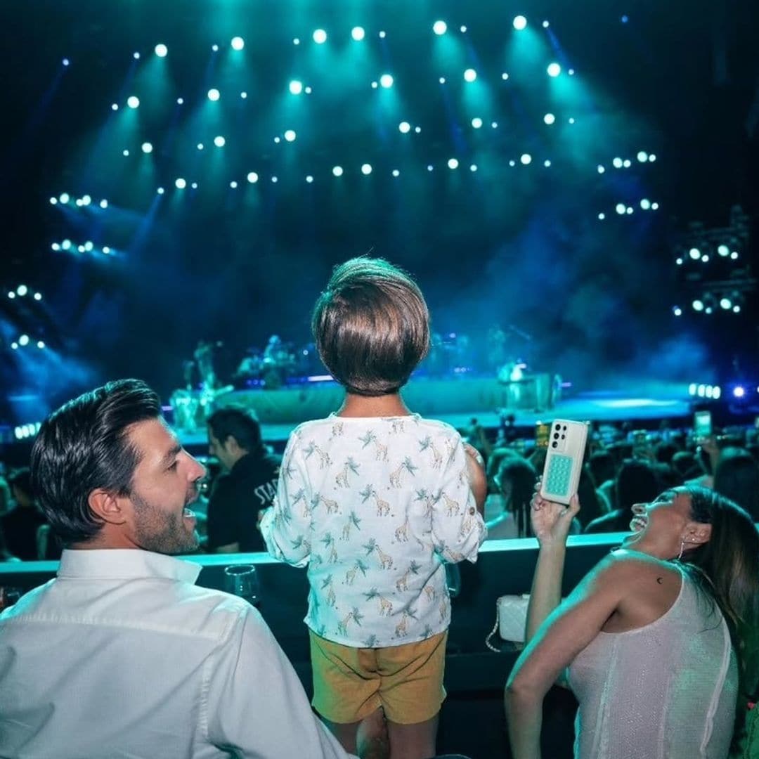 La gran noche de Paula Echevarría y Miguel Torres con su hijo, que asiste a un concierto por primera vez