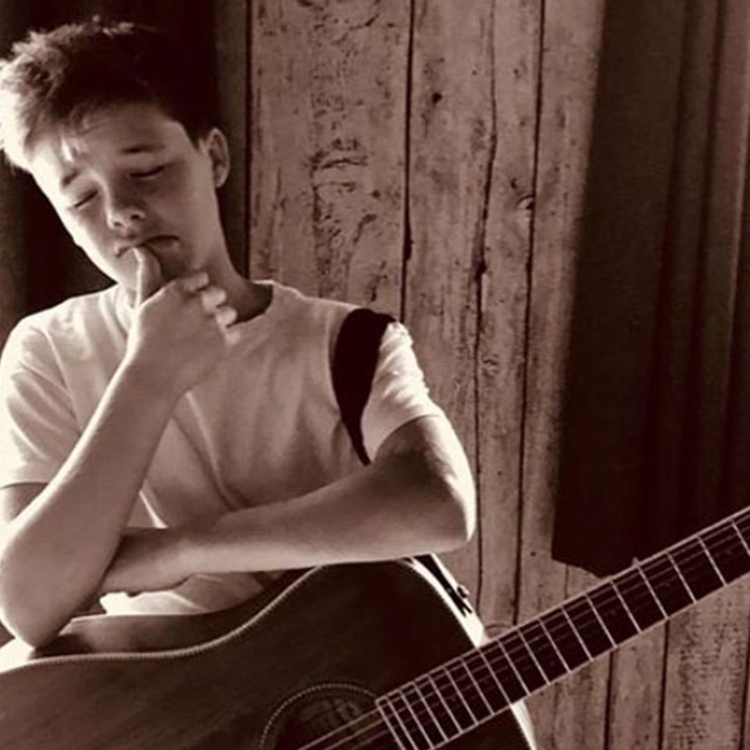 Canta, toca el piano… Cruz Beckham, ¿ha nacido una estrella?