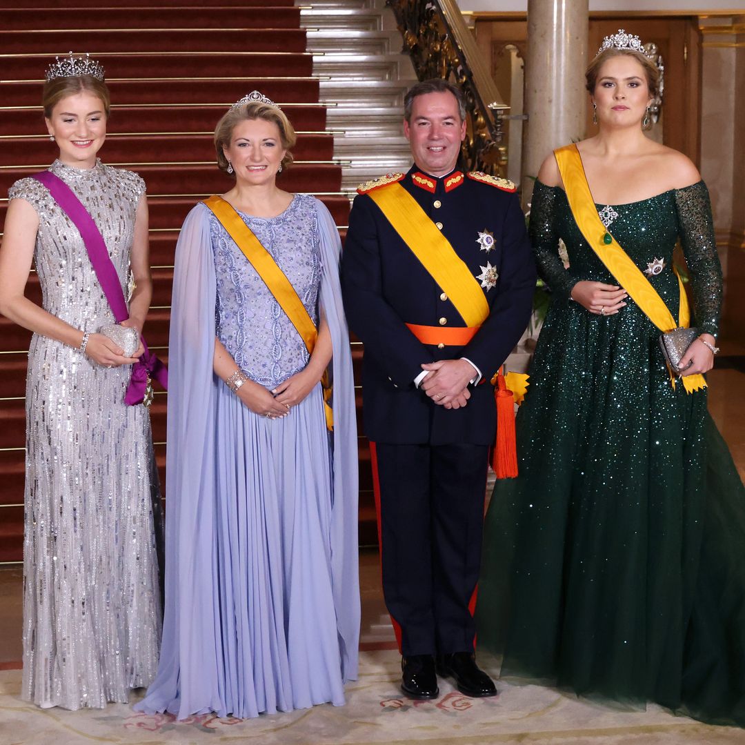Las herederas al trono Amalia de Holanda y Elisabeth de Bélgica deslumbran juntas con fabulosas tiaras 