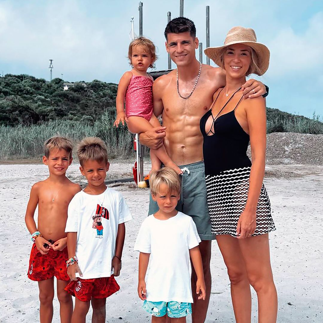 HOLA 4177 ALICE CAMPELLO Y ALVARO MORATA DE VACACIONES