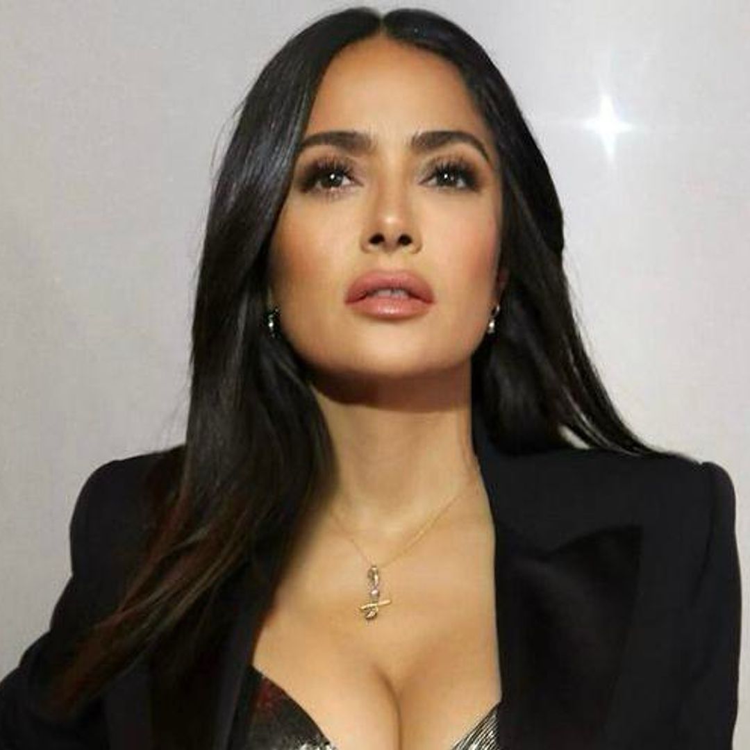 El deslumbrante ‘look’ de Salma Hayek para el desfile de Alexander McQueen