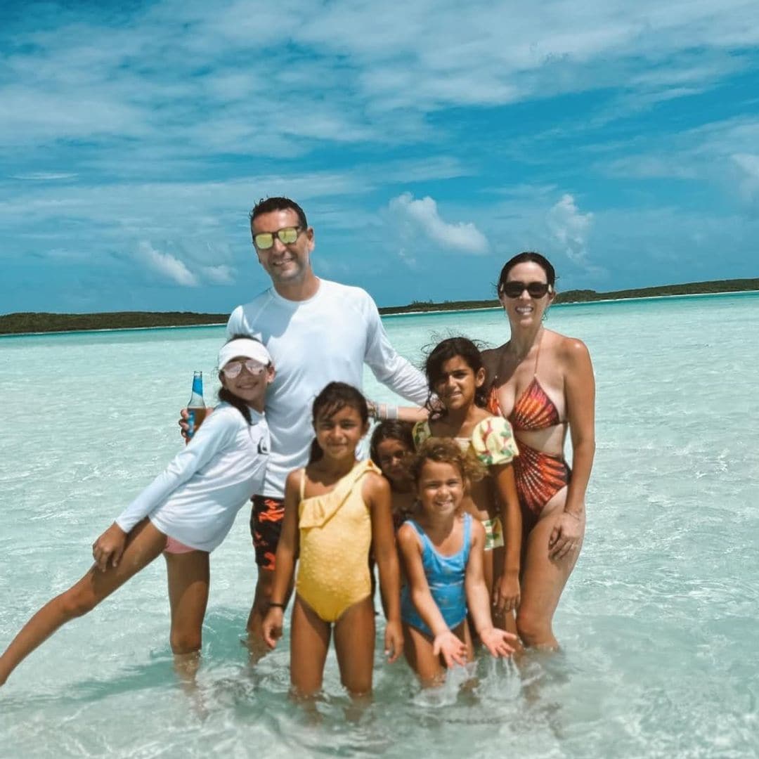 Jacky Bracamontes y el emotivo reencuentro con sus hijas en Italia