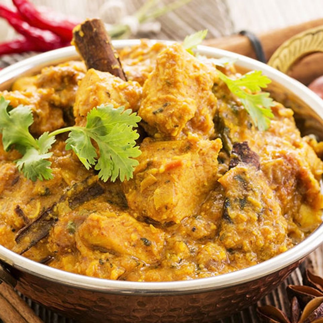 Pollo al curry con canela