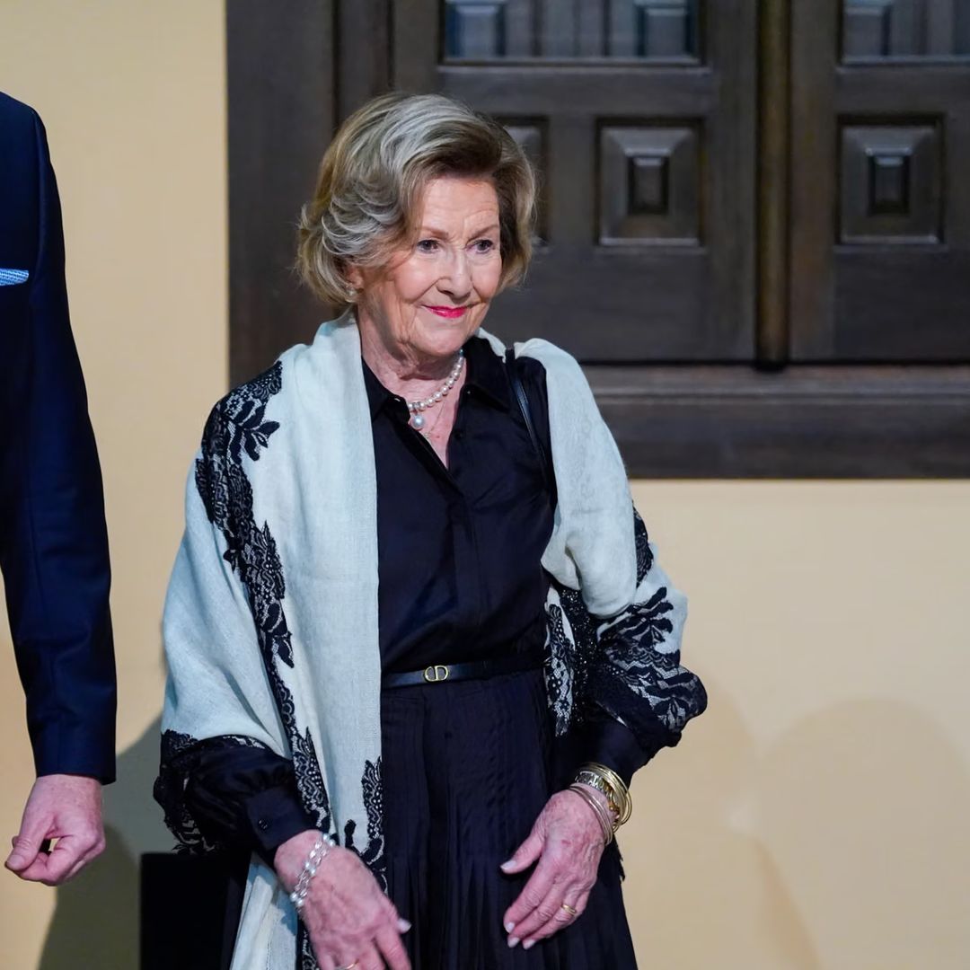 Primeras imágenes de la reina Sonia de Noruega en Málaga tras la muerte de Harald: su primera visita internacional, el emotivo discurso y su nueva etapa lejos de palacio