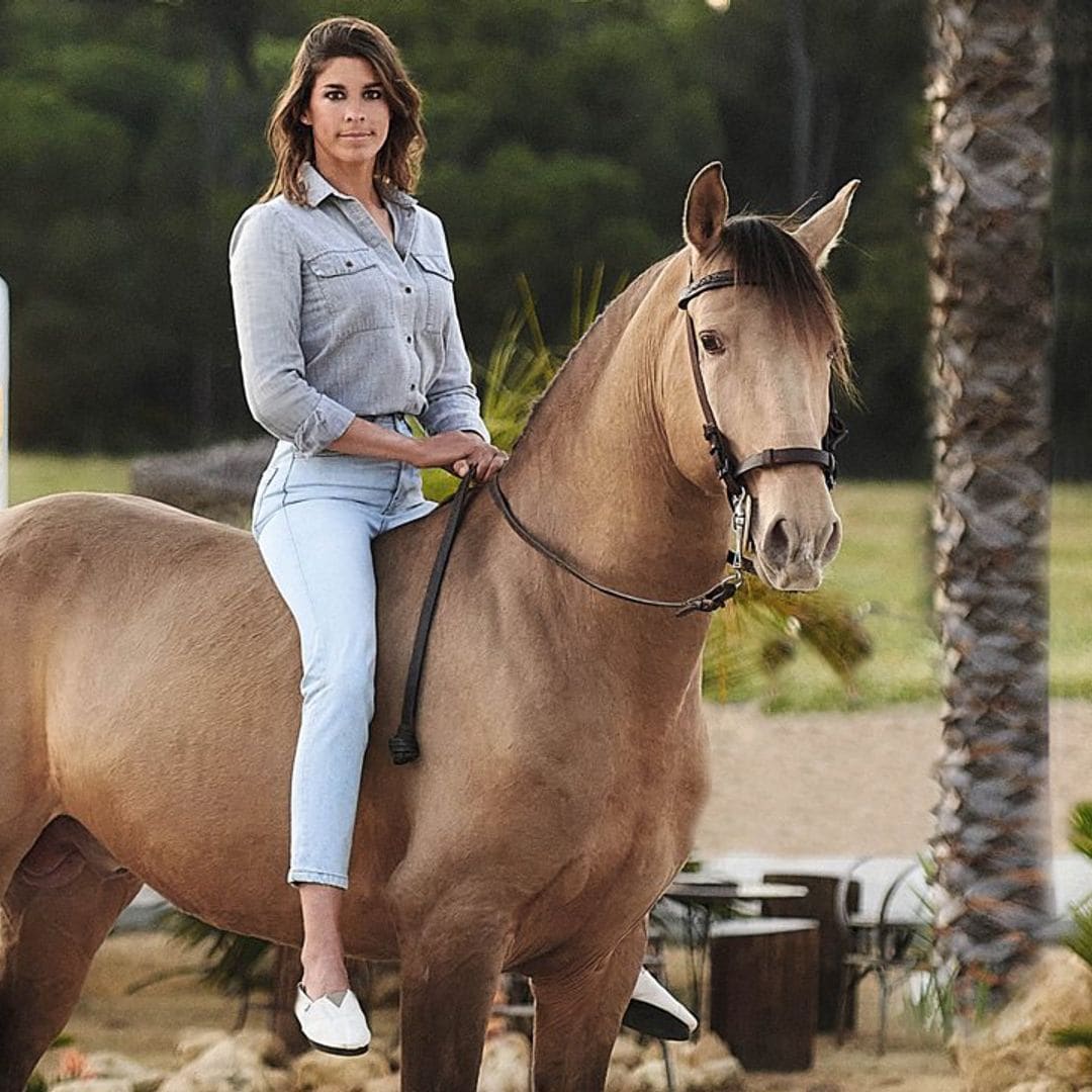 Lea Vicens, la primera y única mujer que ha abierto la puerta grande de las Ventas en San Isidro, nos recibe en su cortijo andaluz, a las puertas de Doñana