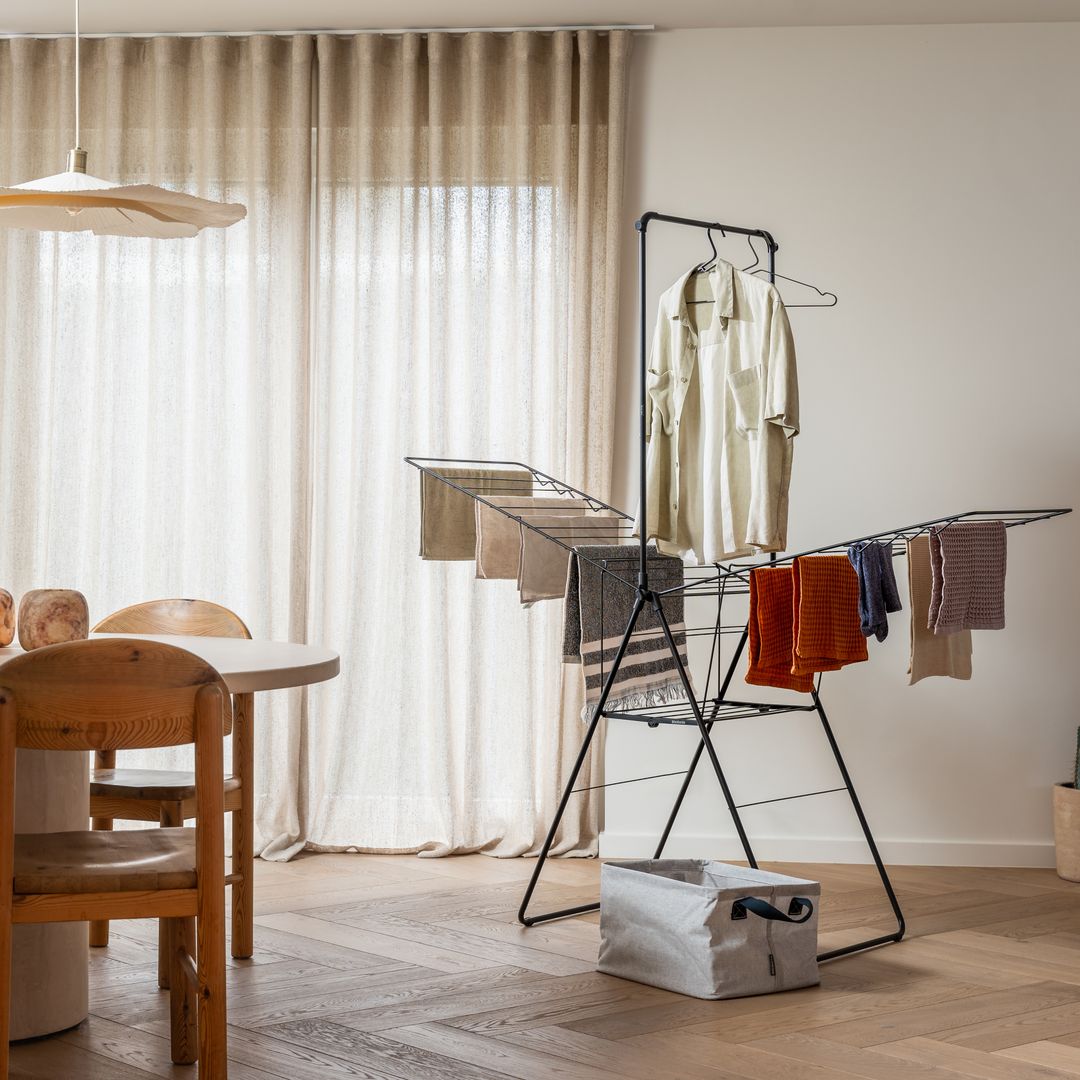'DECO-SUPERVIVENCIA': Cómo tender la ropa dentro de casa sin arriesgarte a una multa de hasta 1.500 euros