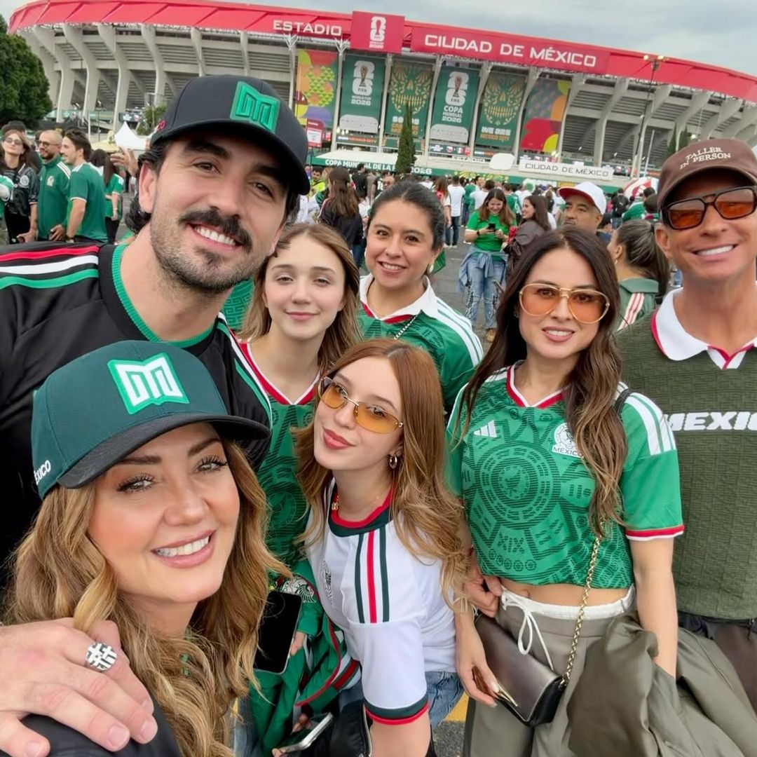 Andrea Legarreta y Erik Rubín, la imagen de la familia moderna: juntos en el Mundial con sus hijas y sus nuevas parejas