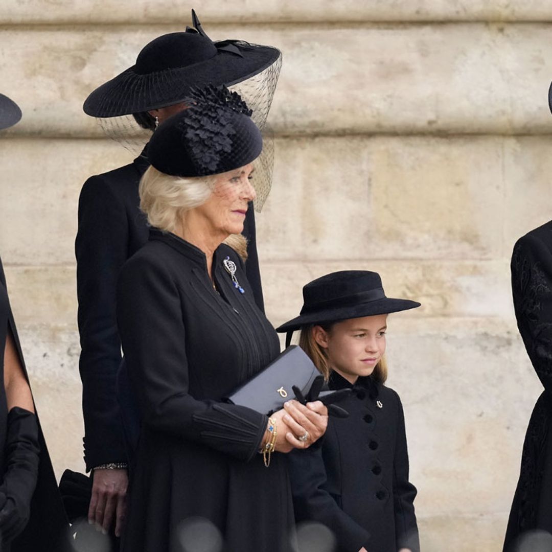 ¿Por qué las mujeres han llevado guantes en el funeral de Isabel II?