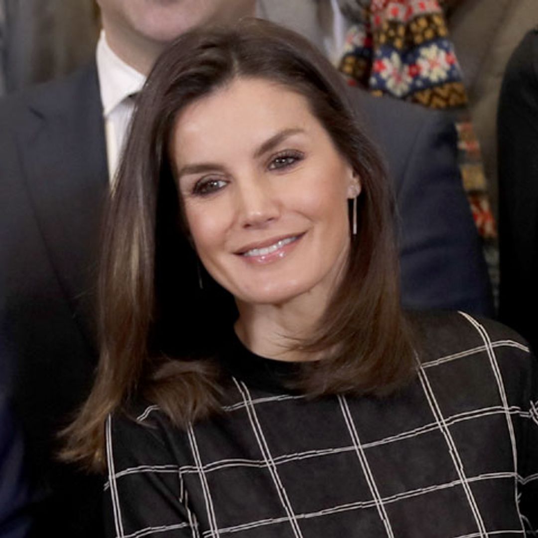 Doña Letizia, la Reina que compra básicos pensando en sus zapatos