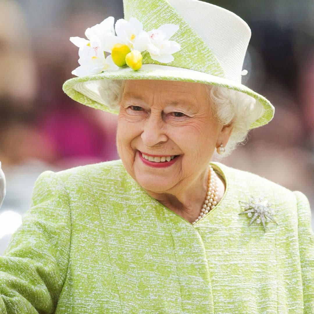 Del traje de novia al de su coronación: los looks más icónicos de Isabel II
