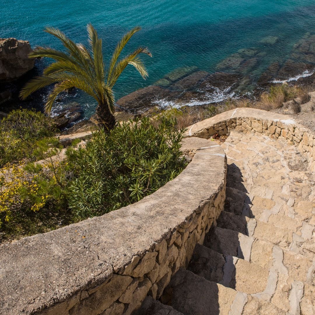 Costa mediterránea en el pueblo alicantino de Moraira