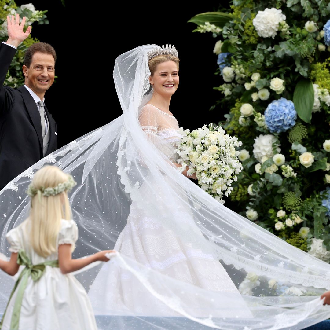 El vestido de novia de María Carolina de Liechtenstein y la tiara Fringe que rinde homenaje a la tradición familiar