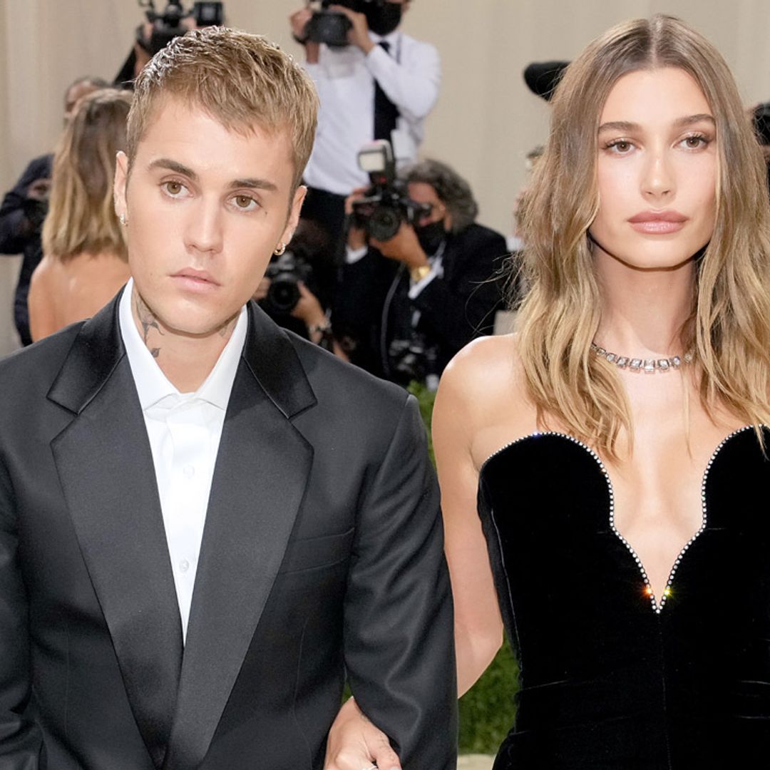 Hailey Baldwin reaparece (espectacular) en una nueva campaña tras sus días más difíciles