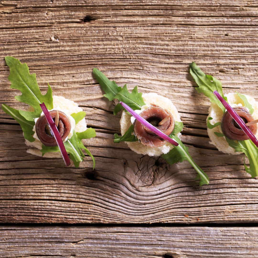 Cómo preparar aperitivos con conservas de pescado en 5 minutos: recetas sencillas, sanas y que te salvan de cualquier apuro